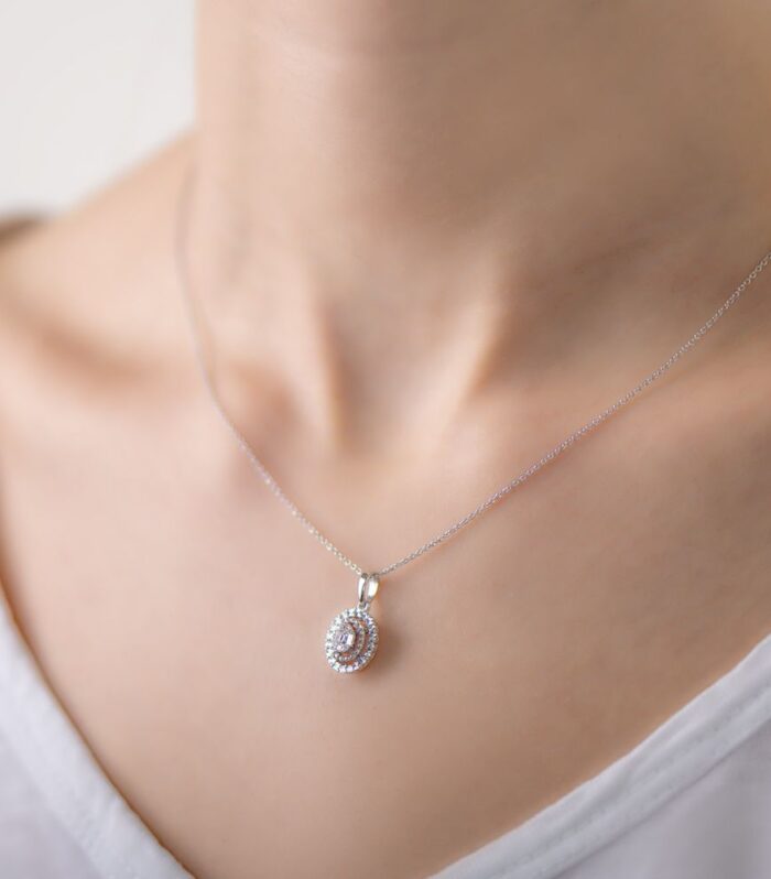 0.09 Karat Baget Pırlanta Kolye