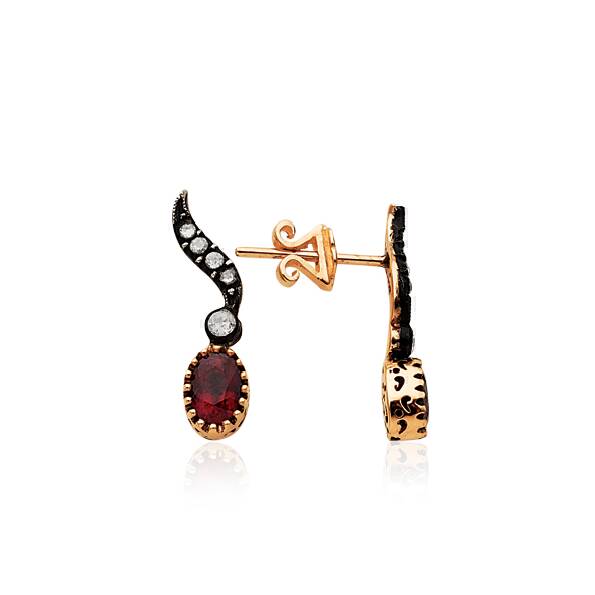 0.09 Karat Yakut Taşlı Elmas Küpe