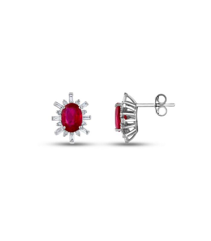 0.29 Karat Baget Taşlı Pırlantalı Yakut Küpe