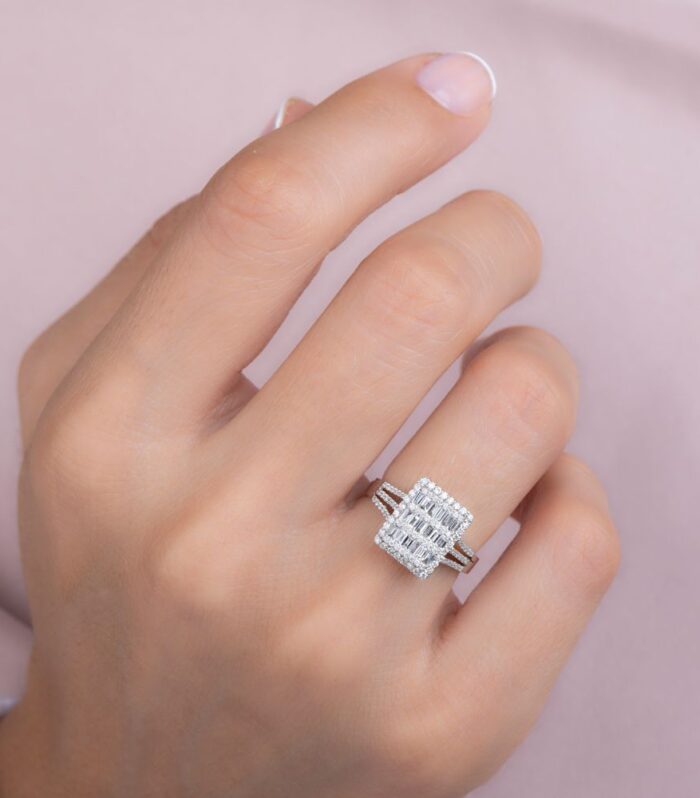 0.70 Karat Baget Taşlı Pırlanta Yüzük