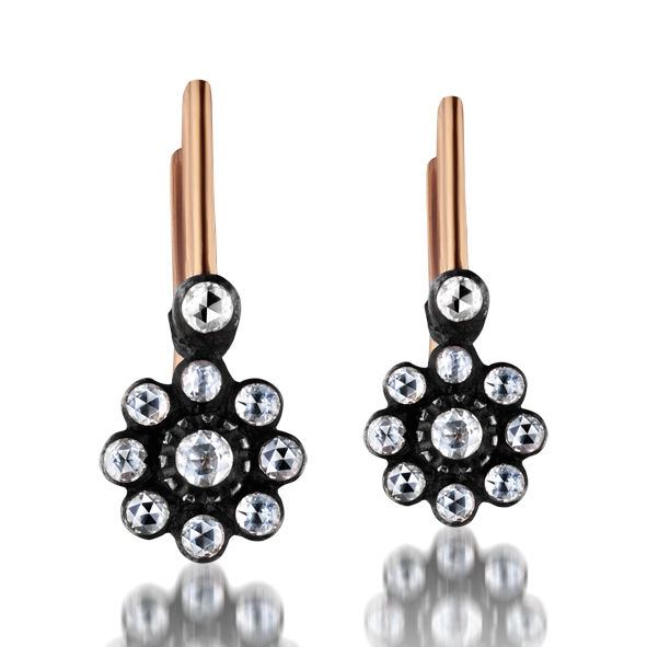 0.80 Karat Çiçek Formlu Elmas Küpe